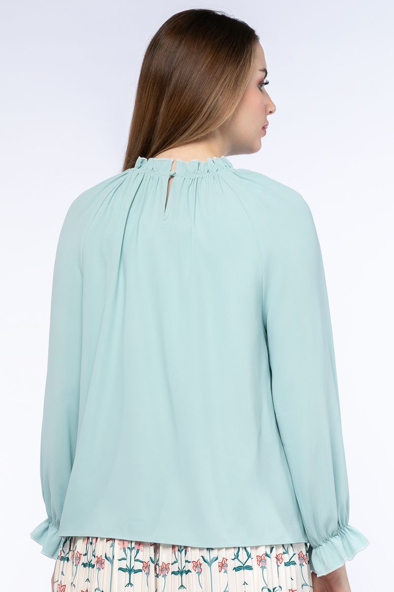 بلوزة نسائية بتفاصيل