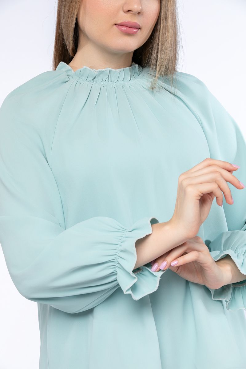 بلوزة نسائية بتفاصيل