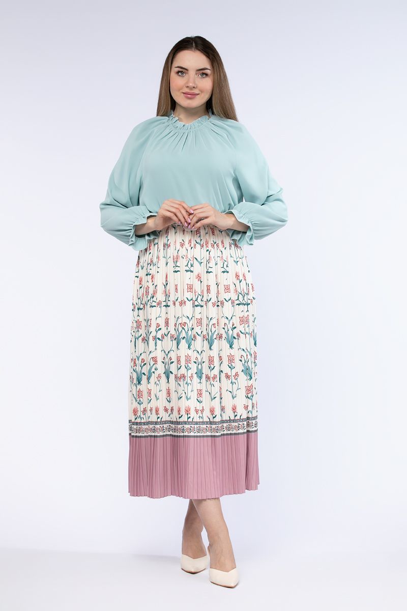 بلوزة نسائية بتفاصيل