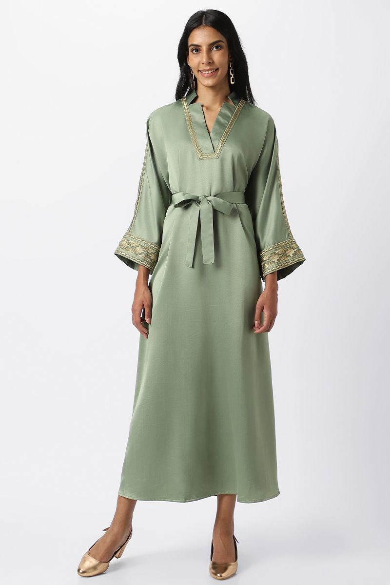 فستان نسائي بتطريز