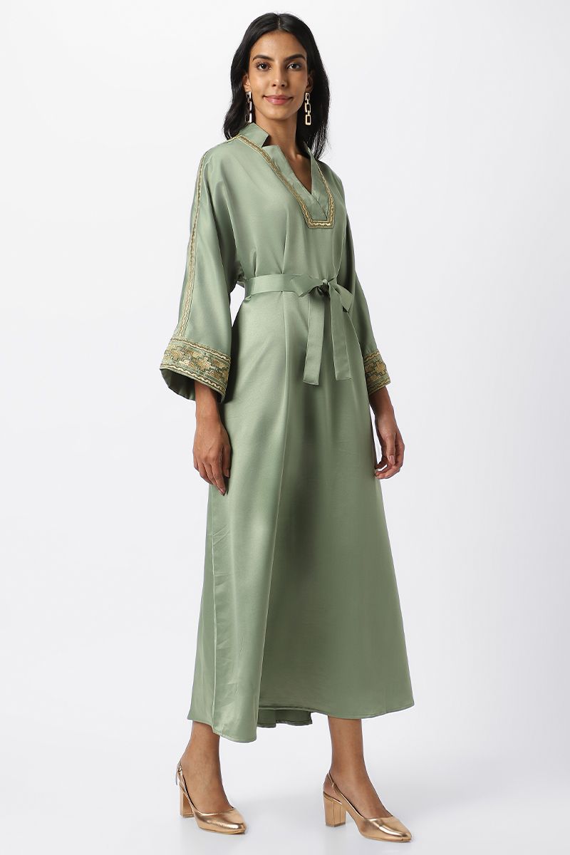 فستان نسائي بتطريز