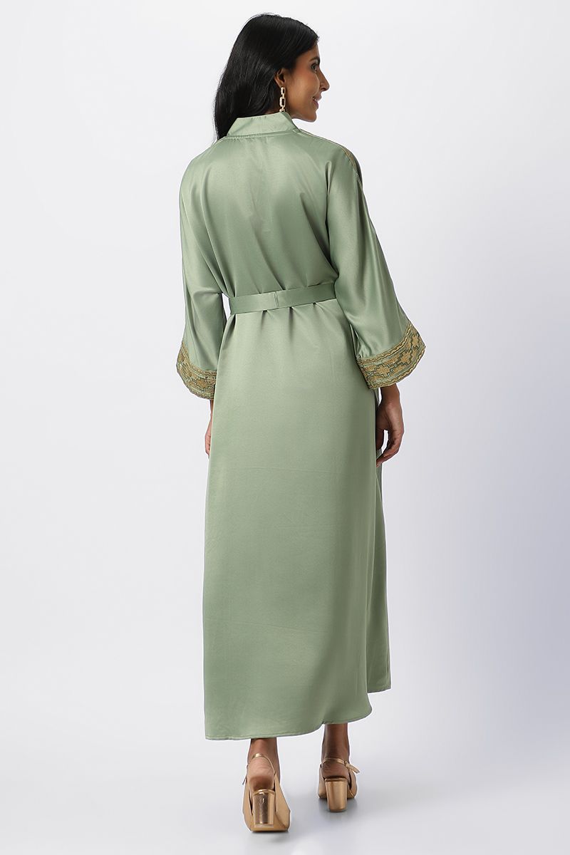 فستان نسائي بتطريز