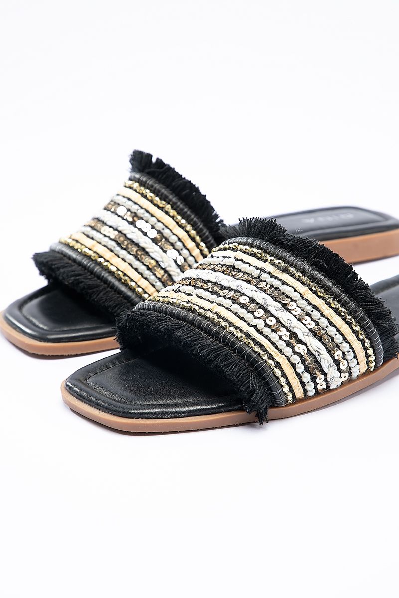 women knitted slipper with sequins