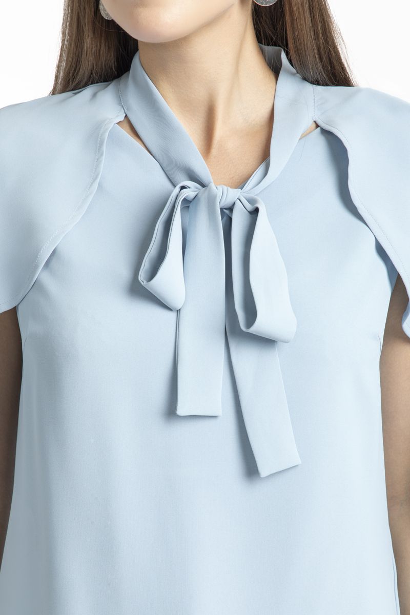 بلوزة نسائية بنمط كيب