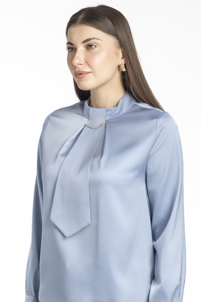 بلوزة نسائية بلون موحد وربطة