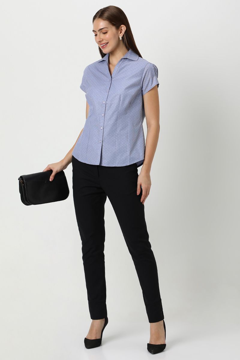 قميص نسائي بنقشة تطريز