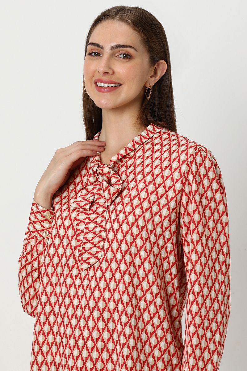 بلوزة نسائية بطبعات ورباط على الرقبة