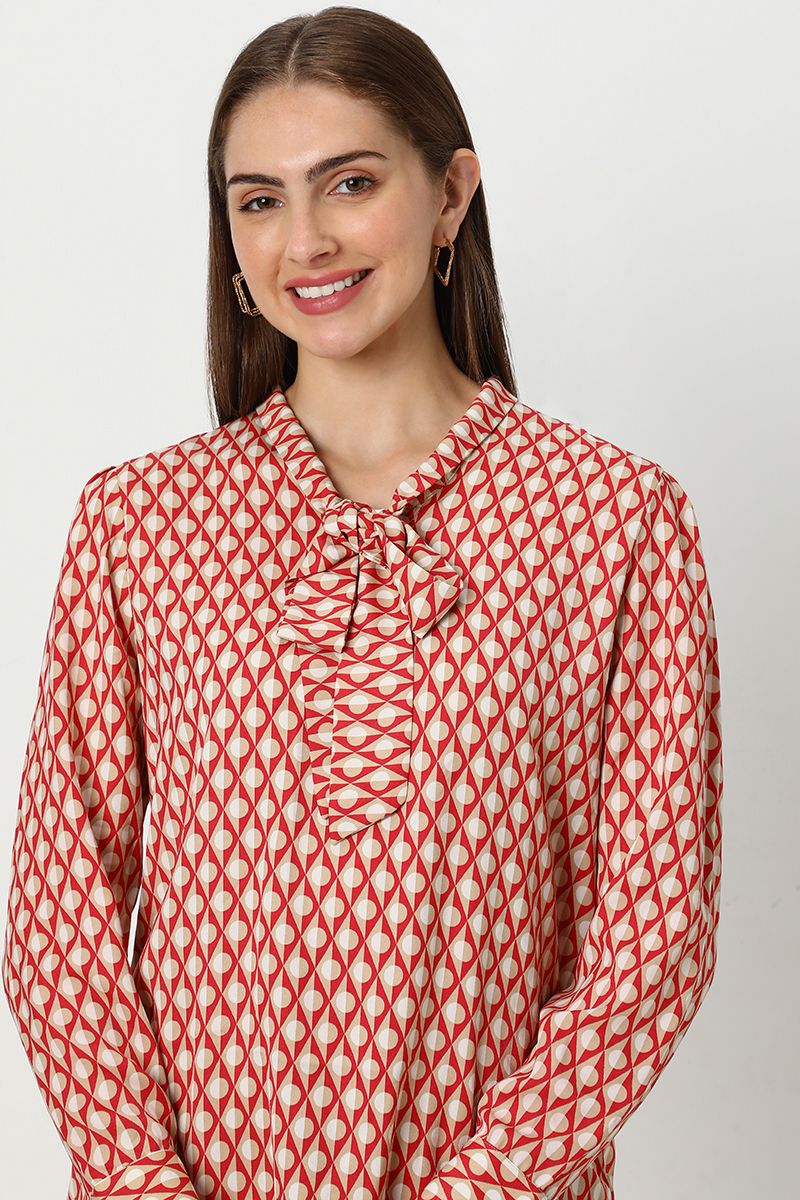 بلوزة نسائية بطبعات ورباط على الرقبة