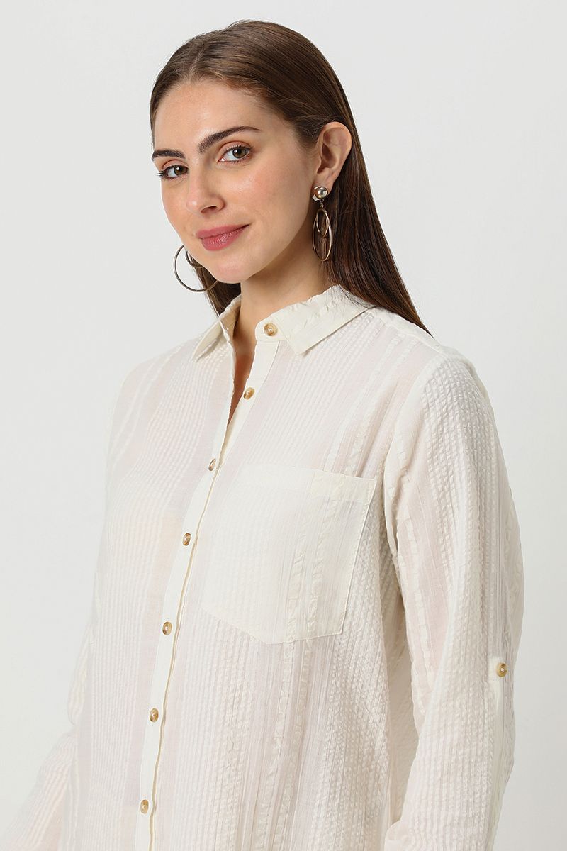 قميص نسائي بنقشة مخططة