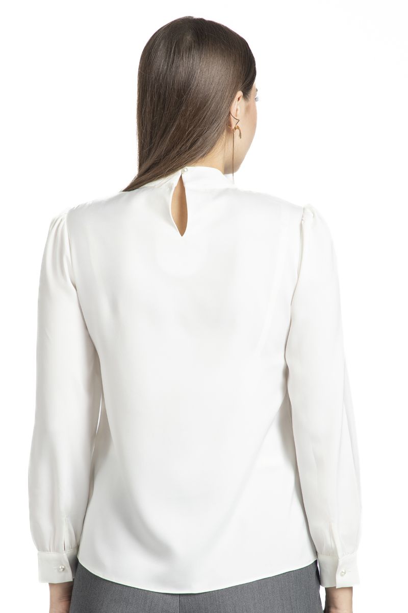 بلوزة نسائية بلون موحد