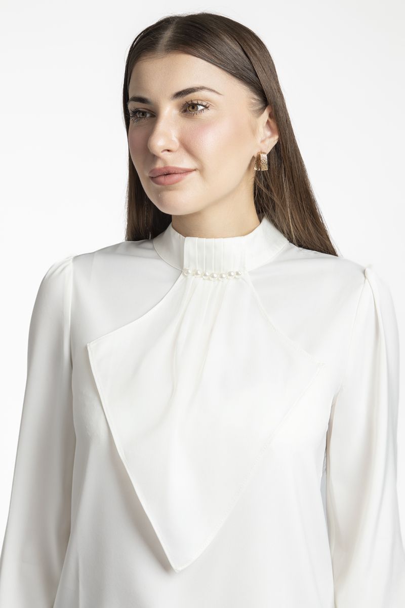 بلوزة نسائية بلون موحد