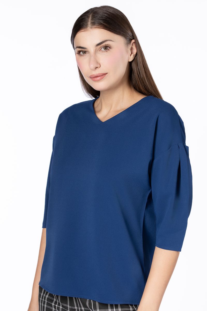 بلوزة نسائية بأكمام منفوخة