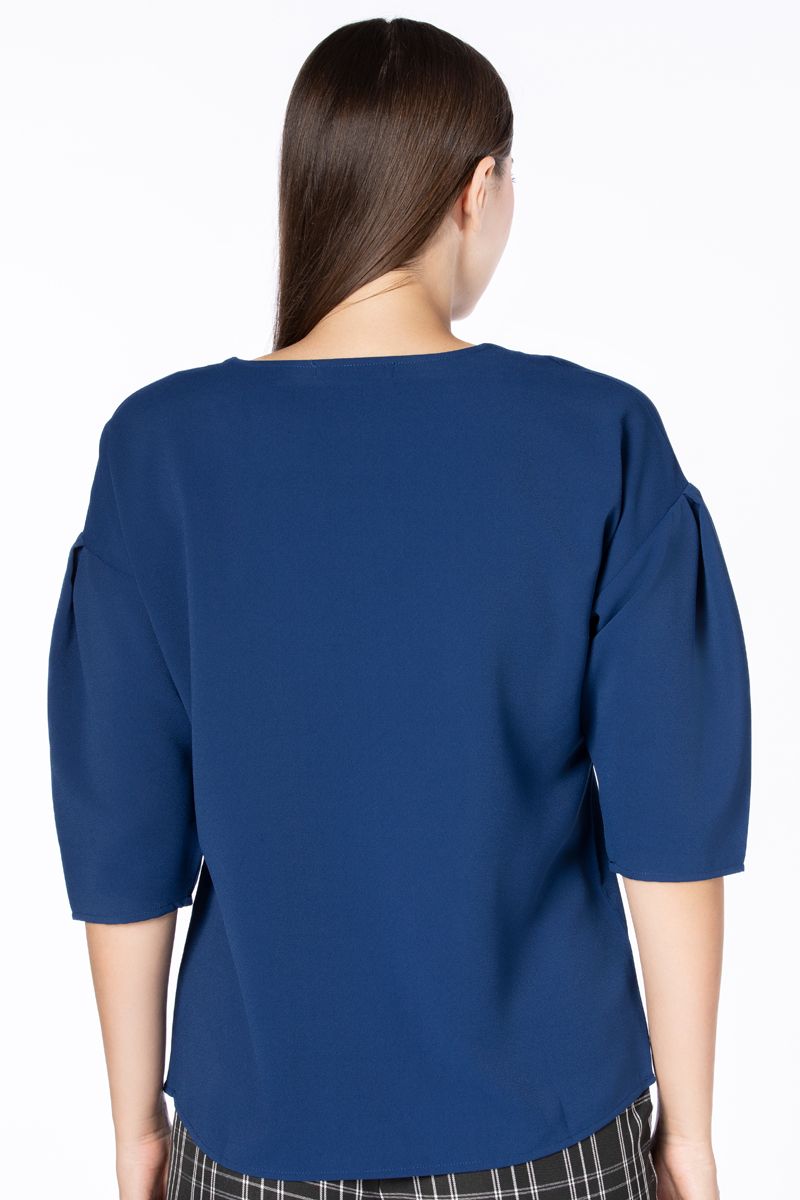 بلوزة نسائية بأكمام منفوخة