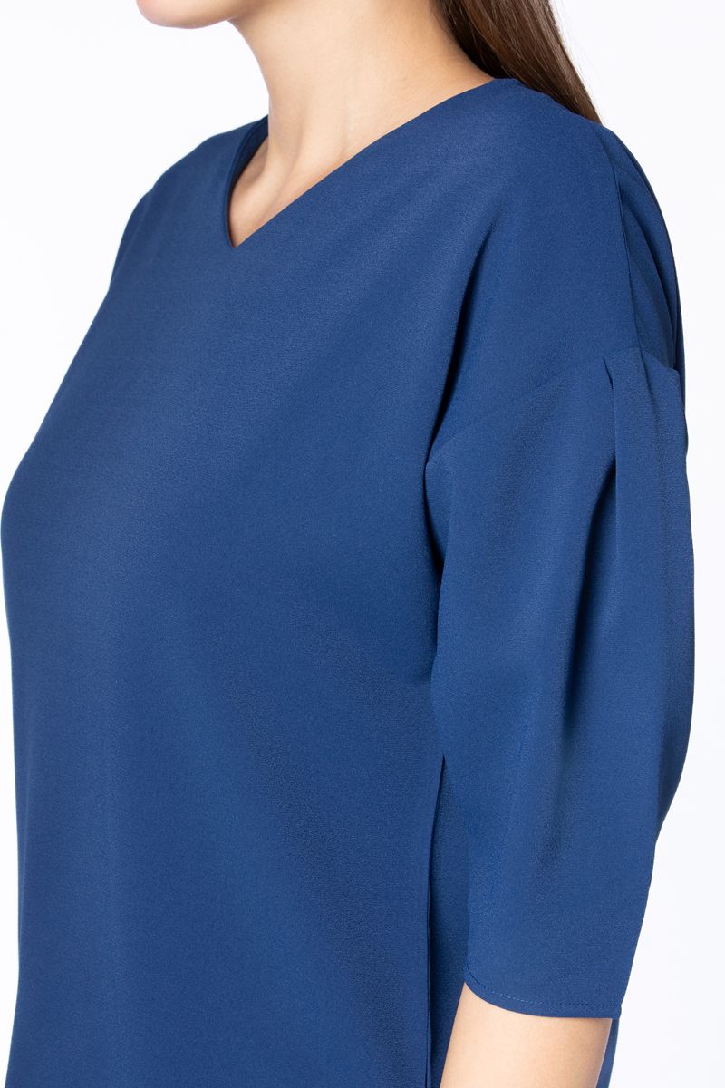 بلوزة نسائية بأكمام منفوخة