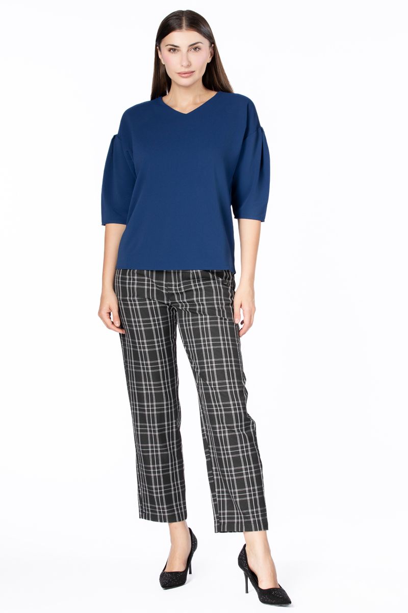 بلوزة نسائية بأكمام منفوخة