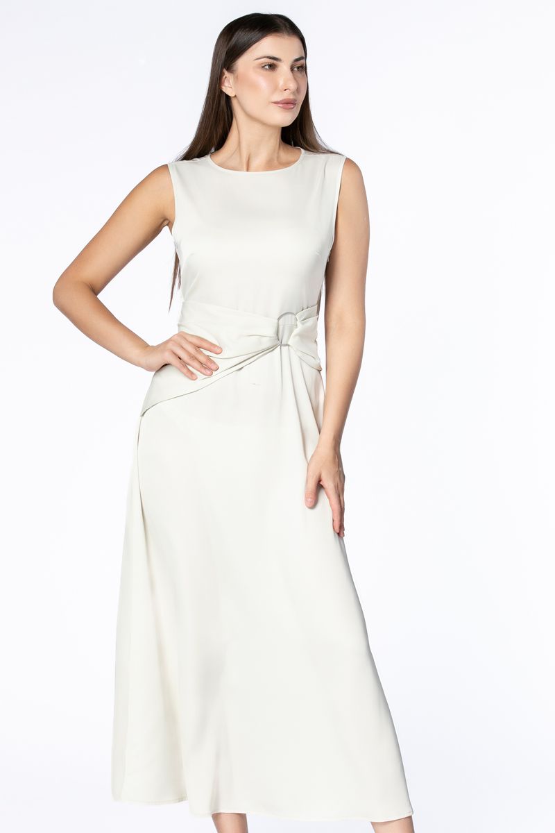 فستان نسائي طويل بلون موحد