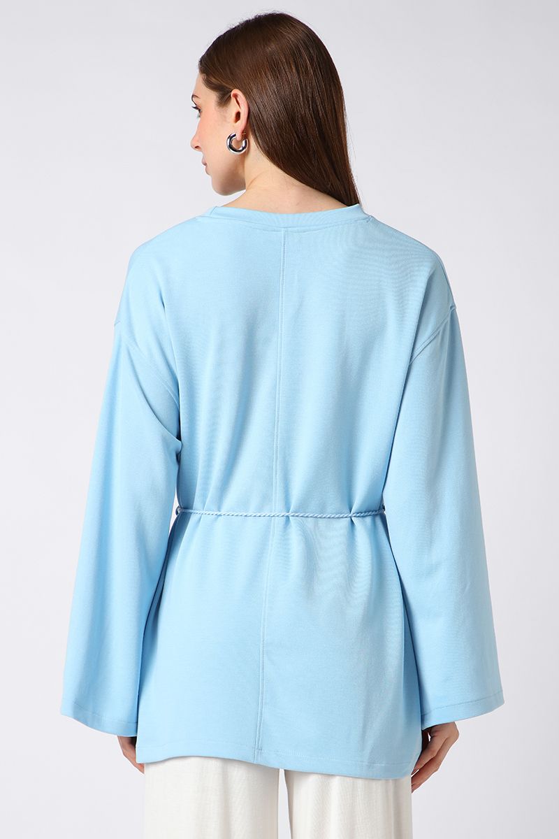 بلوزة نسائية بلون موحد ورباط على الخصر