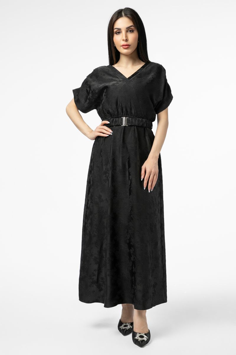 فستان نسائي ماكسي بنقشات بارزة وحزام على الخصر