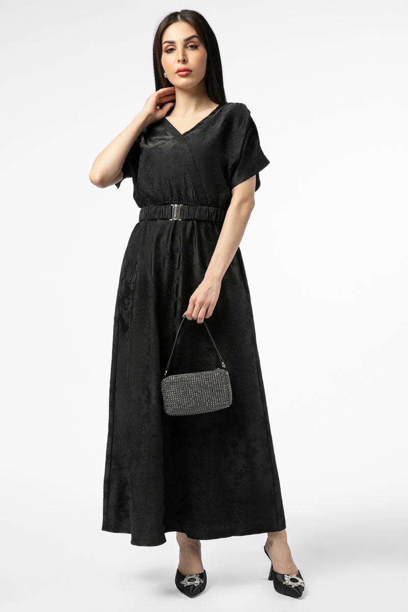 فستان نسائي ماكسي بنقشات بارزة وحزام على الخصر