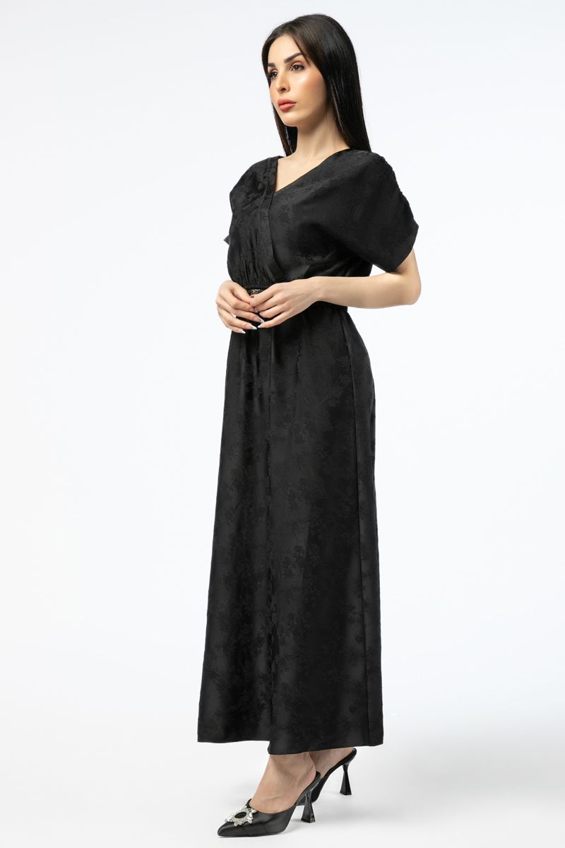 فستان نسائي ماكسي بنقشات بارزة وحزام على الخصر