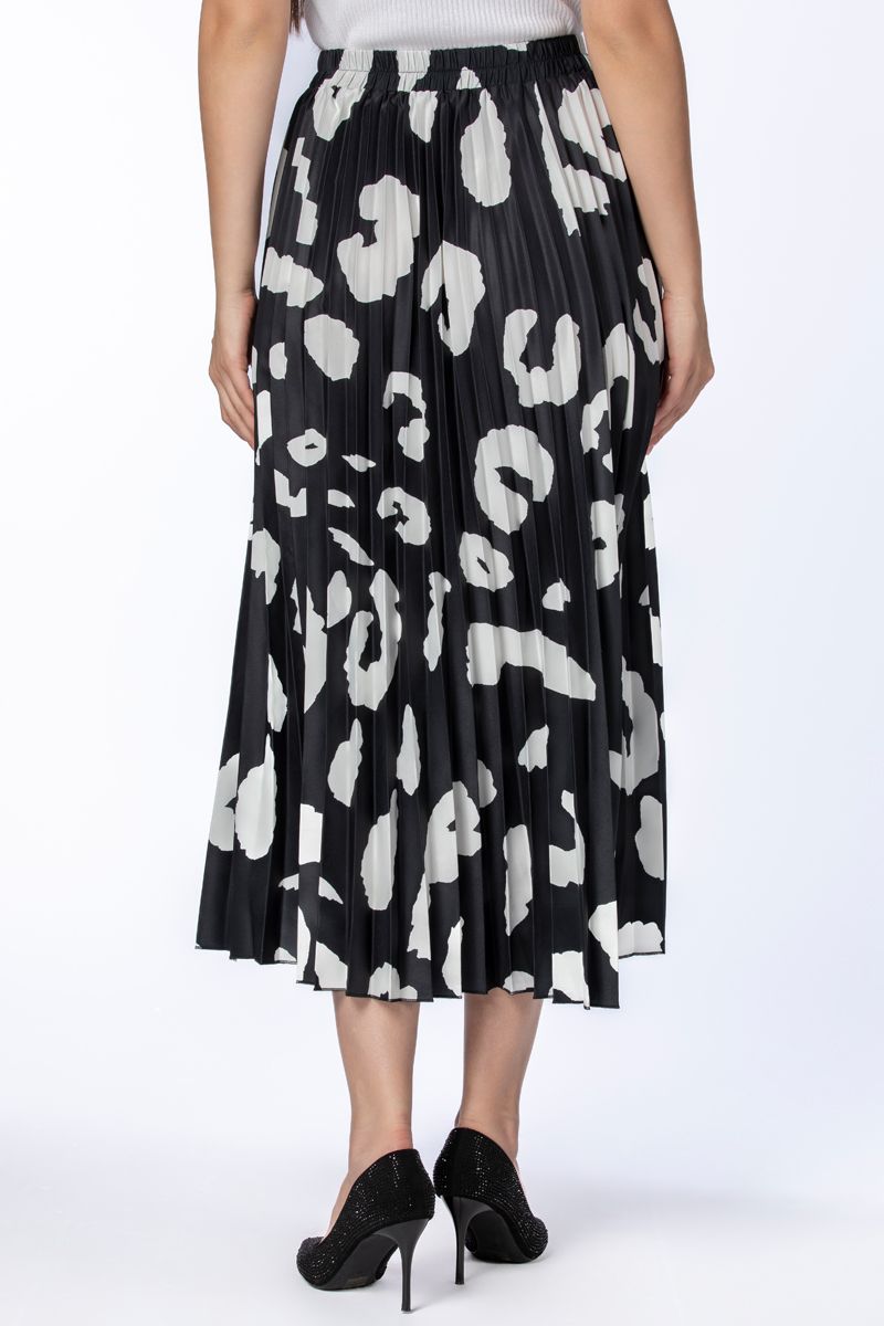 تنورة نسائية متباينة اللون بكسرات