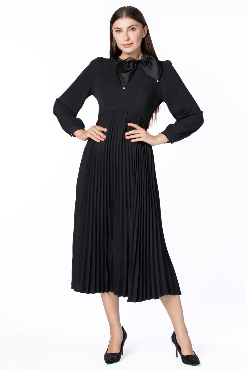 فستان نسائي بكسرات وربطة ببيونة