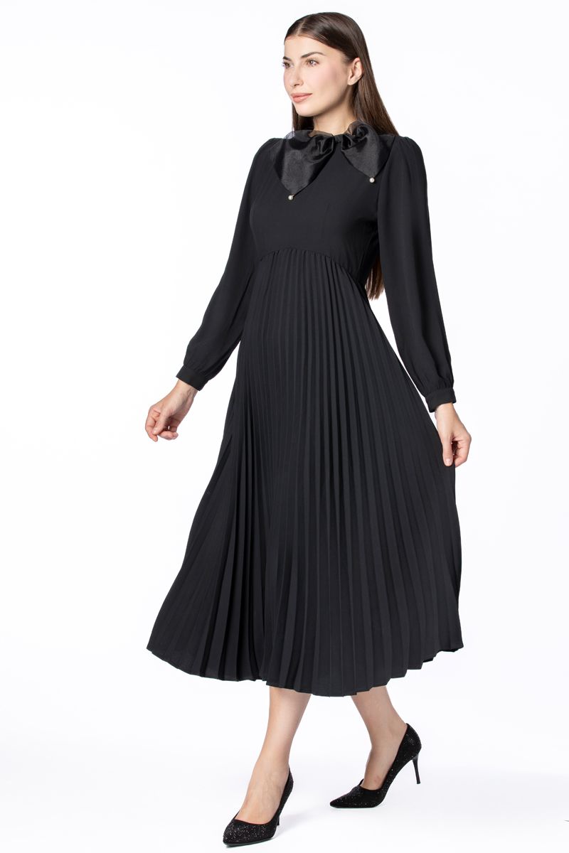 فستان نسائي بكسرات وربطة ببيونة