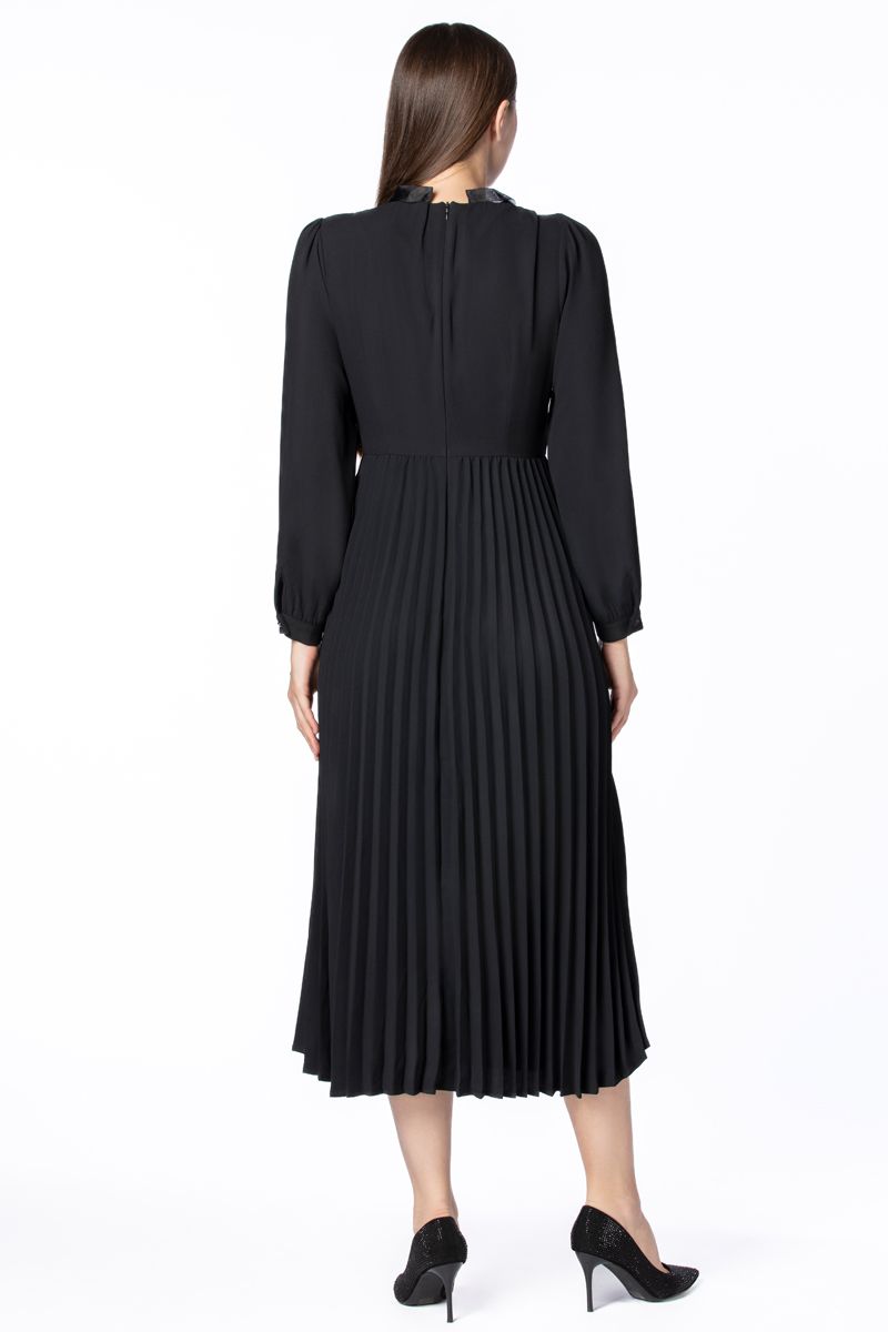 فستان نسائي بكسرات وربطة ببيونة