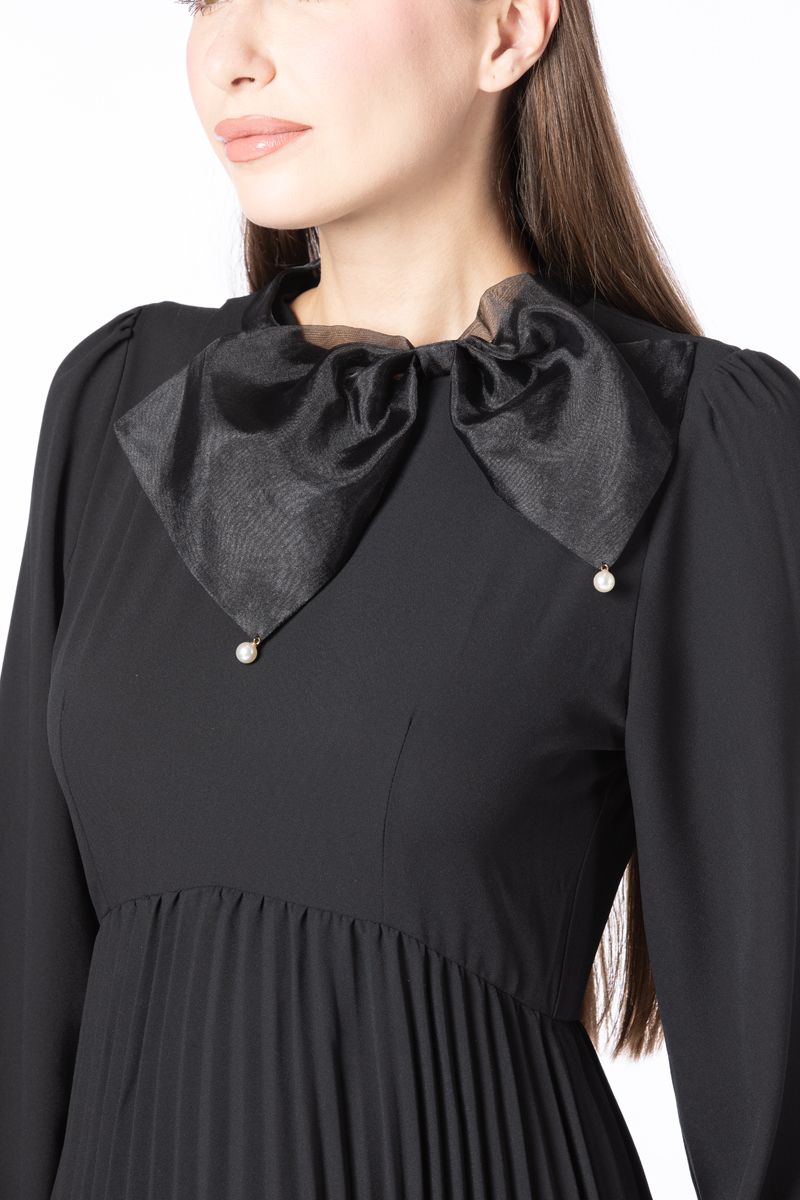 فستان نسائي بكسرات وربطة ببيونة