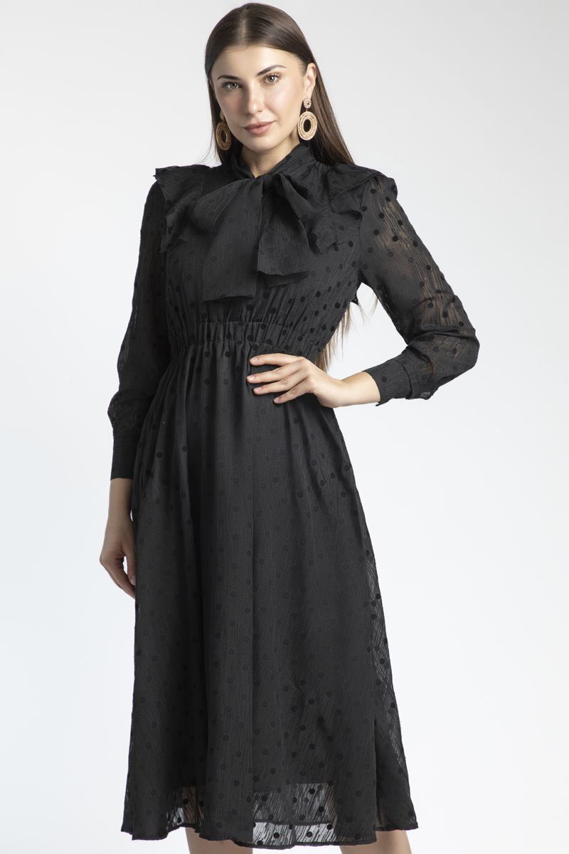 فستان نسائي مكشكش وبنمط منقط من نفس اللون