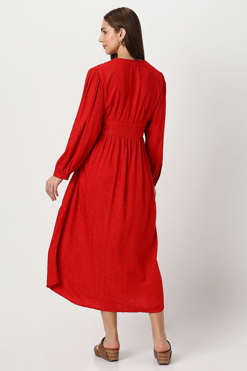 فستان نسائي بدانتيل مطرز