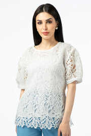 بلوزة نسائية بنقشة ثقوب مطرزة