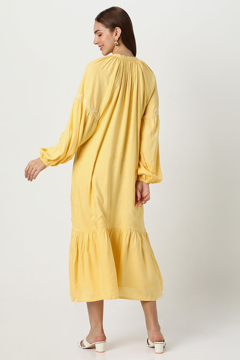 فستان نسائي فضفاض بتطريز