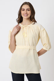 بلوزة نسائية مخططة بلون متباين