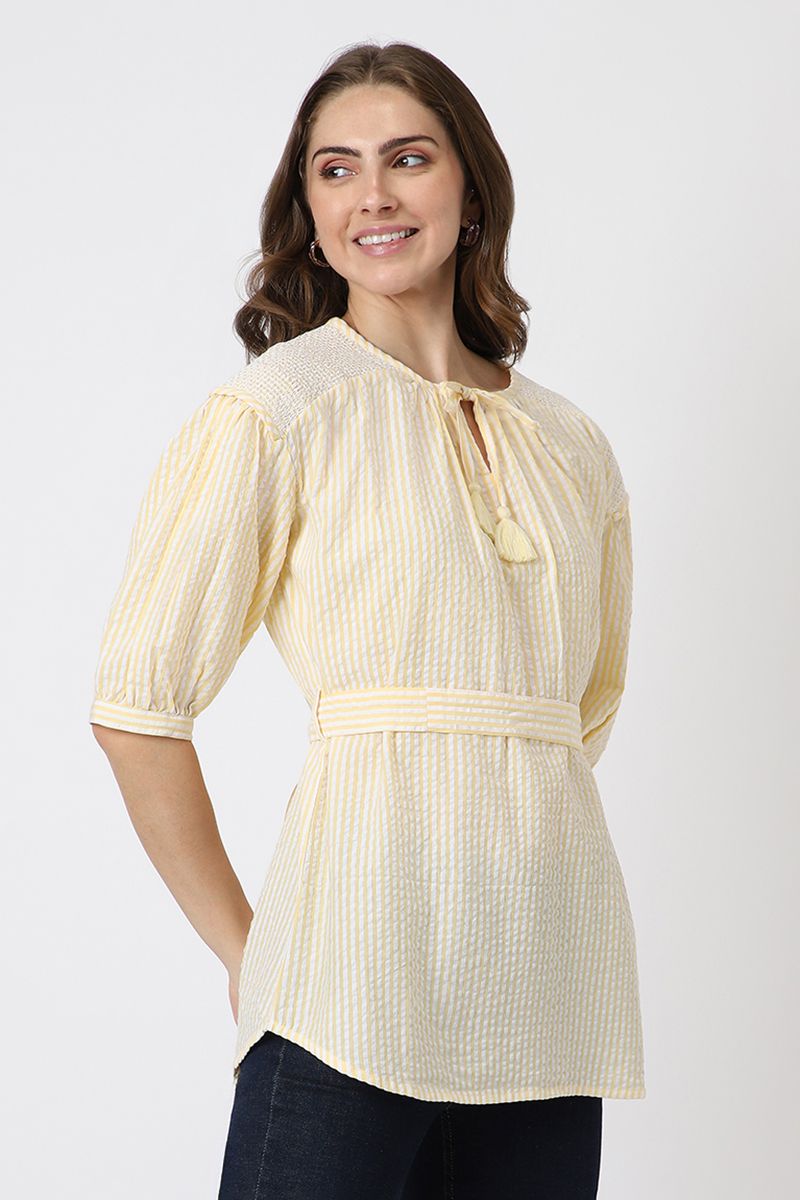 بلوزة نسائية مخططة بلون متباين