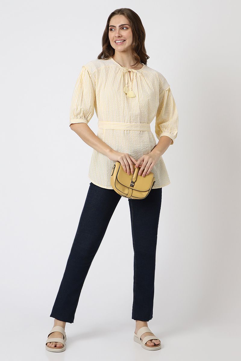 بلوزة نسائية مخططة بلون متباين