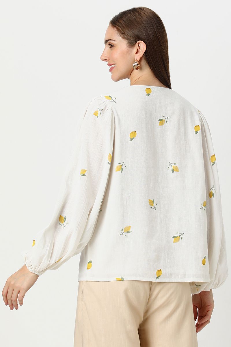 بلوزة نسائية بطبعات