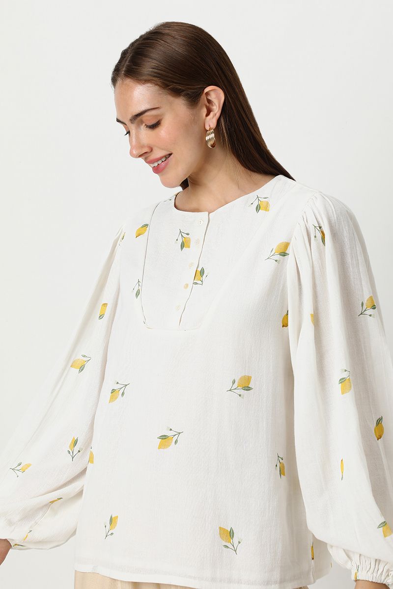 بلوزة نسائية بطبعات