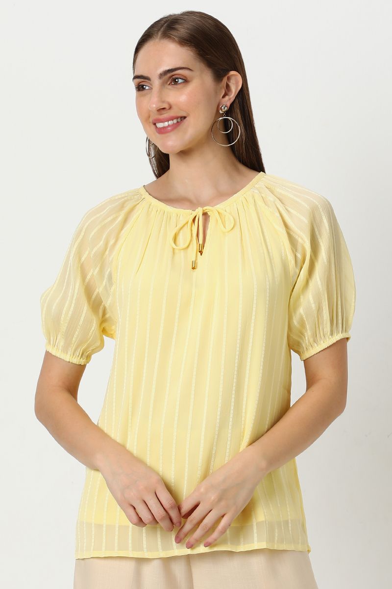 بلوزة نسائية مخططة برباط على الرقبة