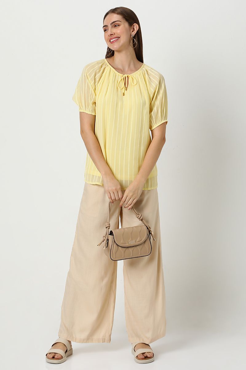 بلوزة نسائية مخططة برباط على الرقبة