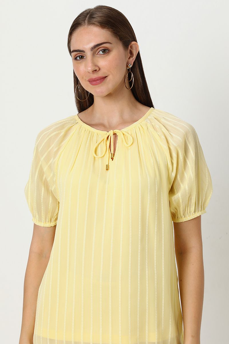 بلوزة نسائية مخططة برباط على الرقبة