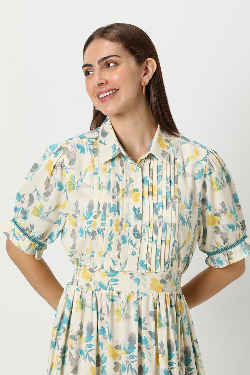 فستان نسائي مورد بكسرات على الصدر