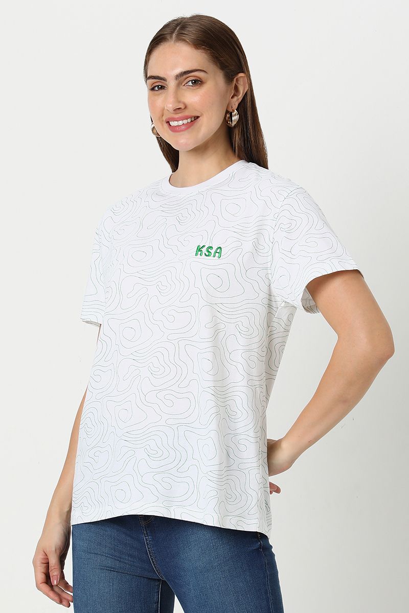 تيشيرت نسائية بطبعات لليوم الوطني بتفاصيل تطريز