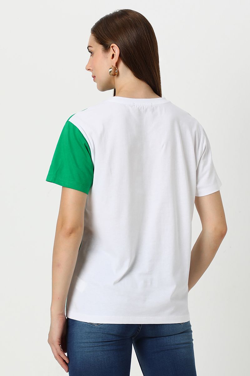 تيشيرت نسائية متباين اللون لليوم الوطني بطبعة