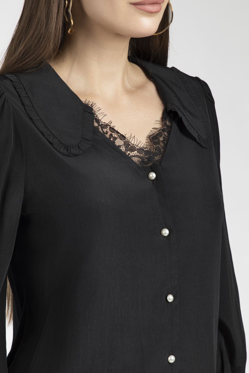 women shirt with dantel details