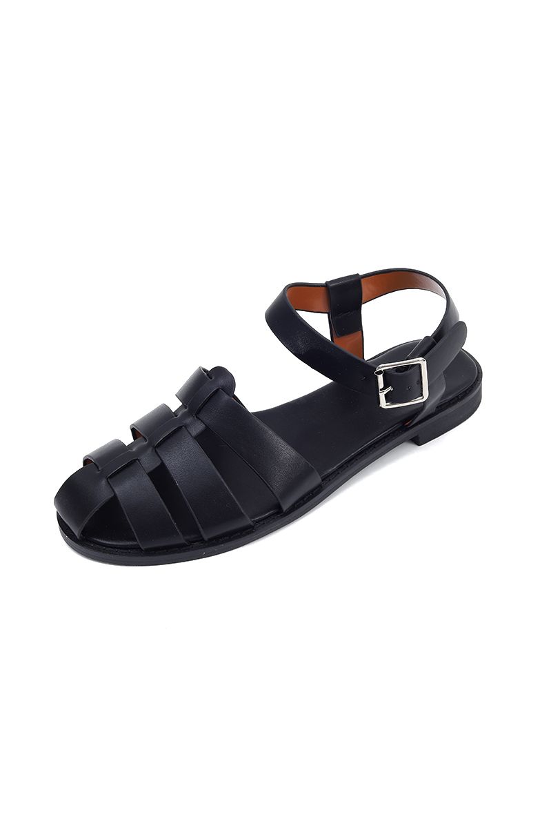 women flat sandal with crossed straps