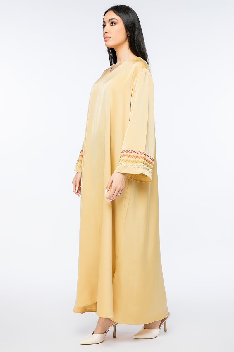 فستان نسائي ماكسي بتطريز