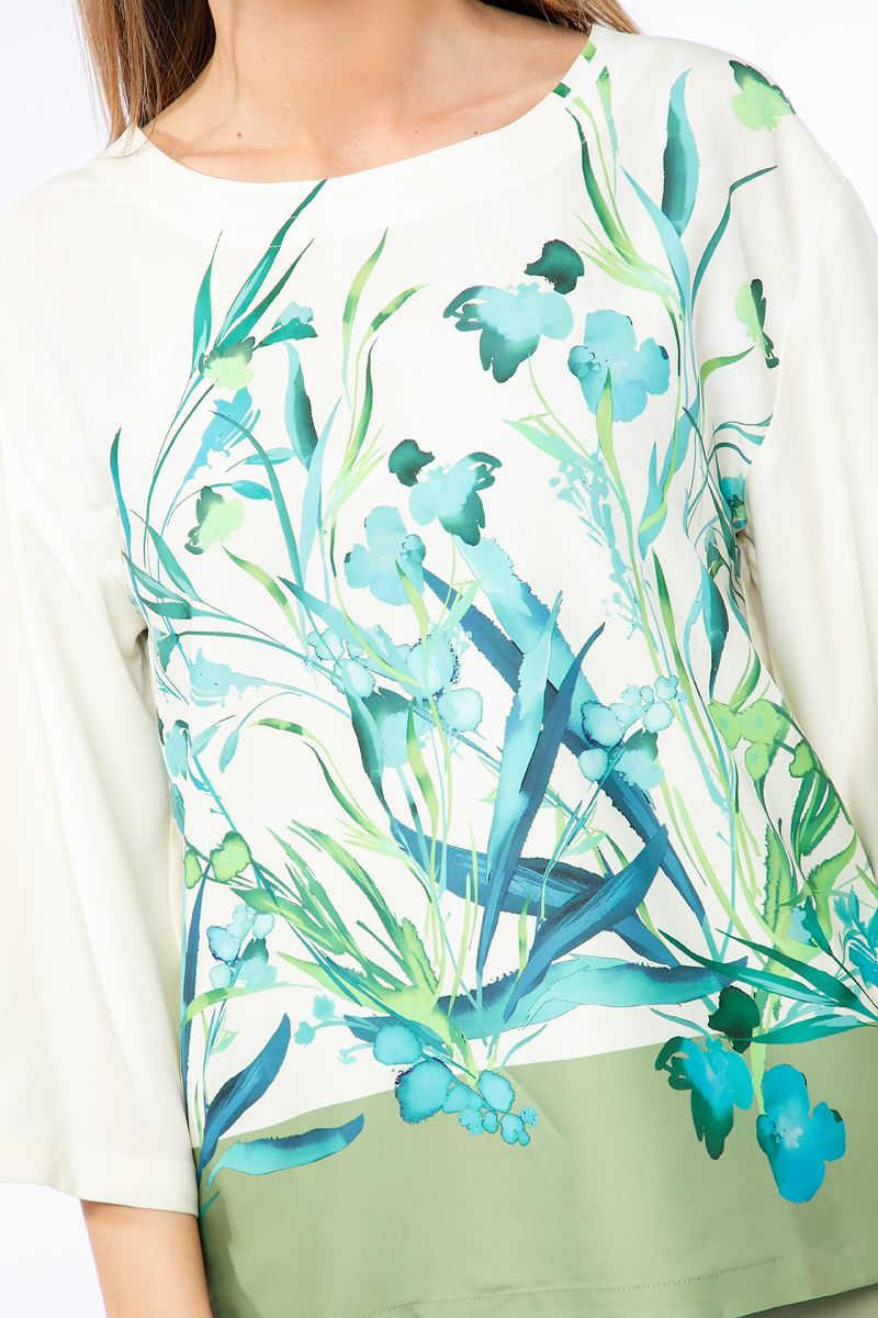 بلوزة نسائية بطبعات