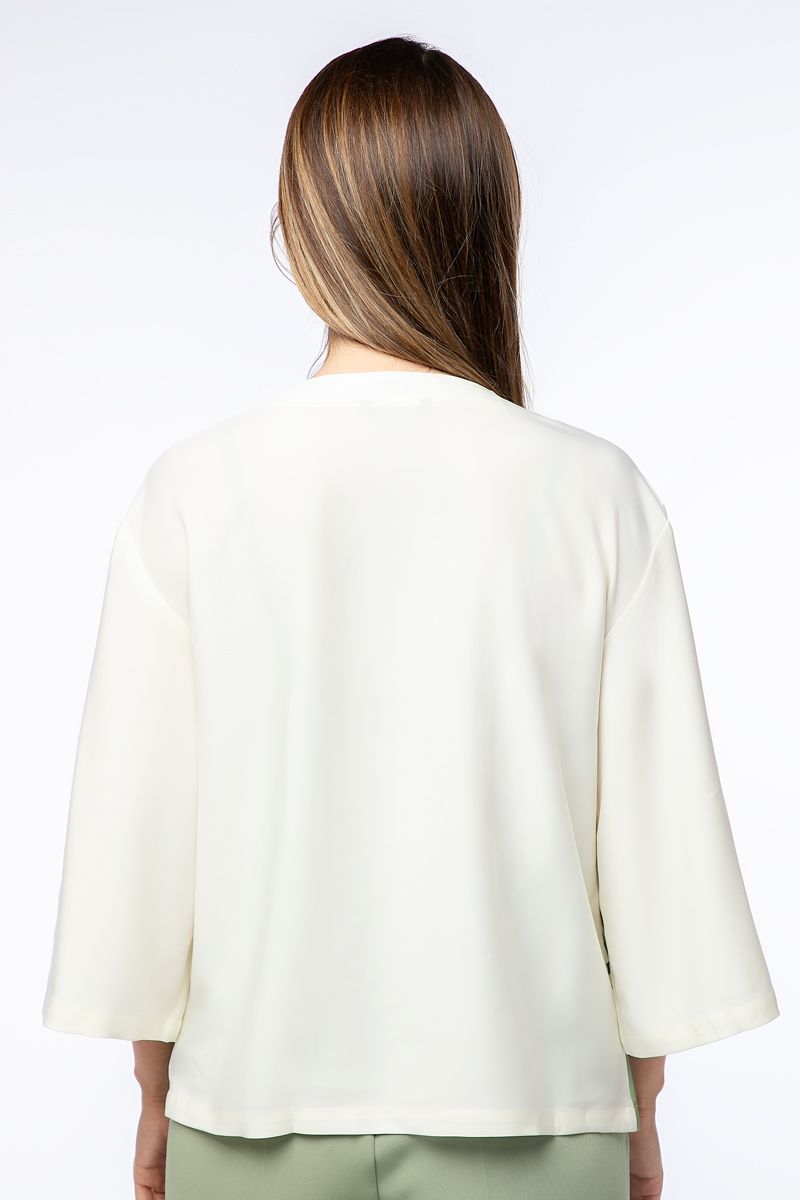 بلوزة نسائية بطبعات