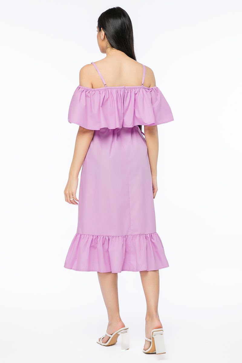 فستان نسائي بأكتاف مكشوفة